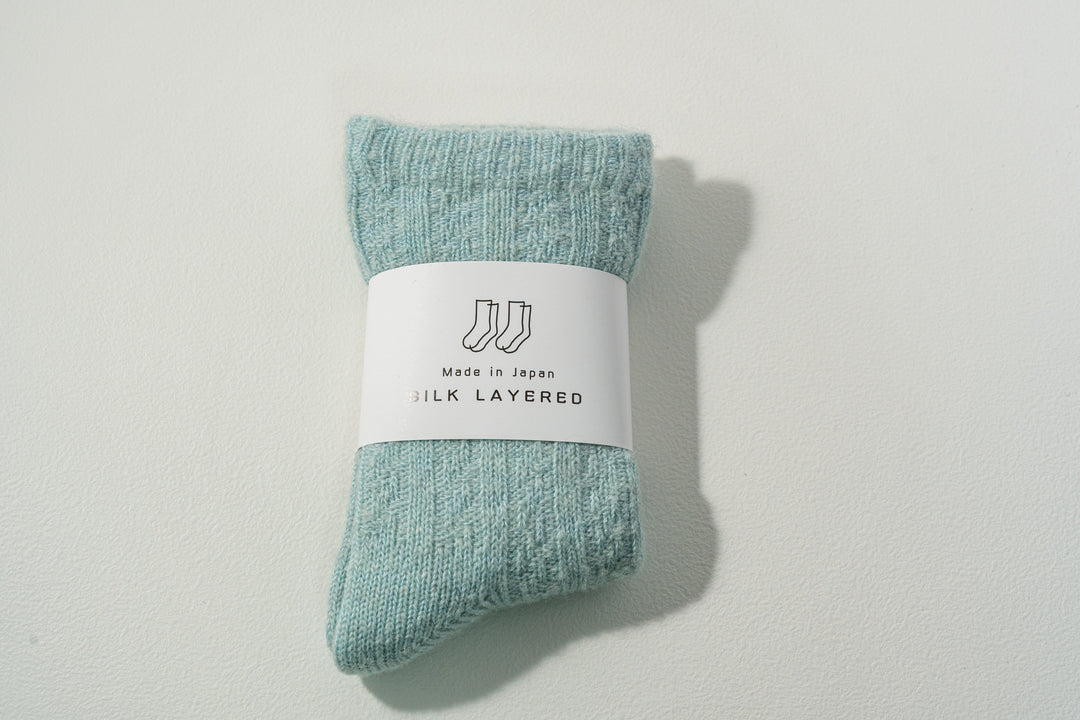 1.たむら靴下店 シルクとウール二重ソックス スカイブルー