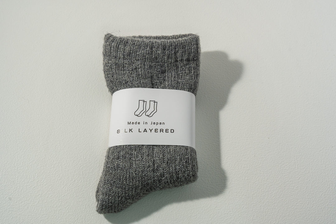 1.たむら靴下店 シルクとウール二重ソックス グレー