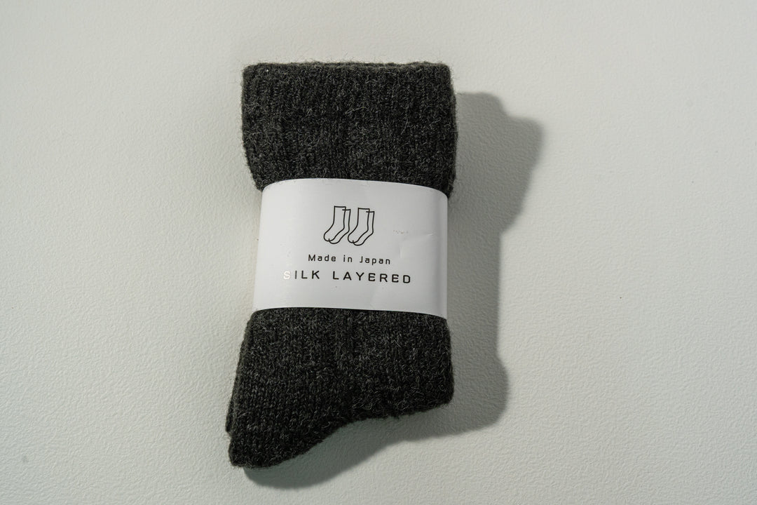 1.たむら靴下店 シルクとウール二重ソックス チャコール
