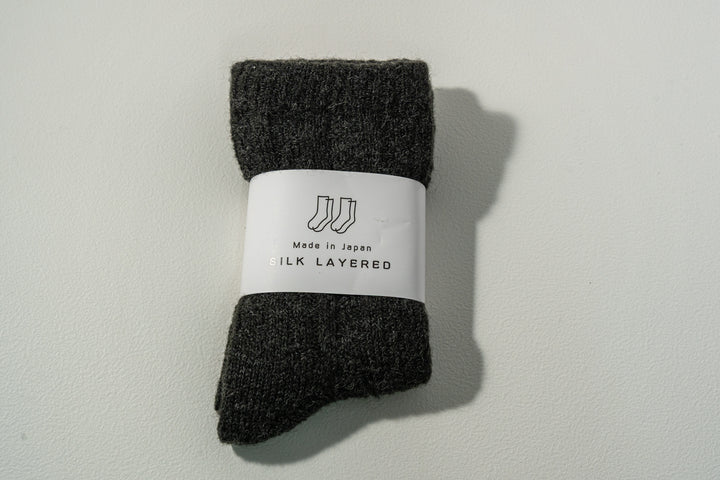 1.たむら靴下店 シルクとウール二重ソックス チャコール
