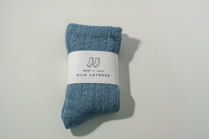 1.たむら靴下店 シルクとウール二重ソックス ブルー