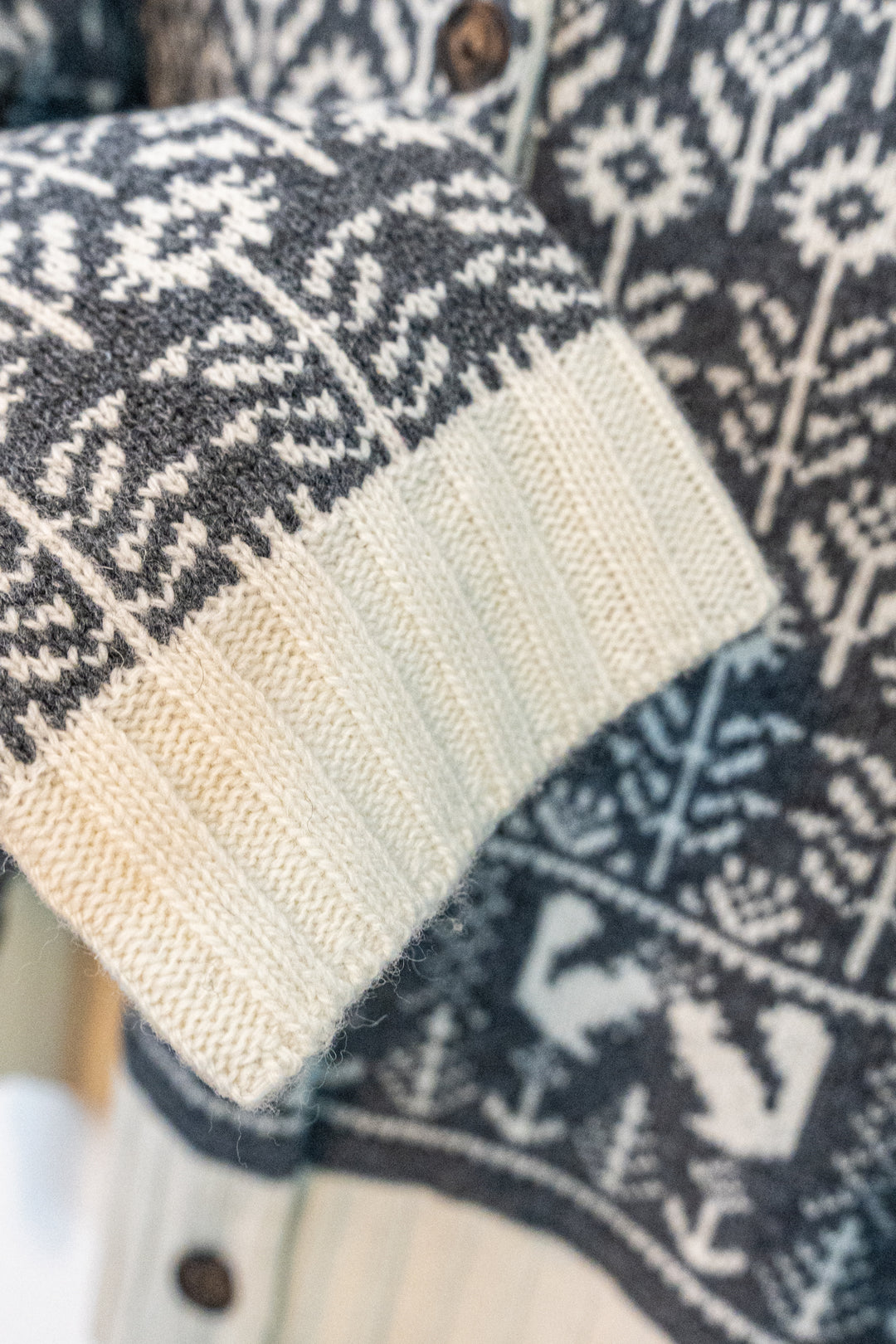 Bliss Bunch ラムナイロン花ジャガード スキッパークルーカーディガン